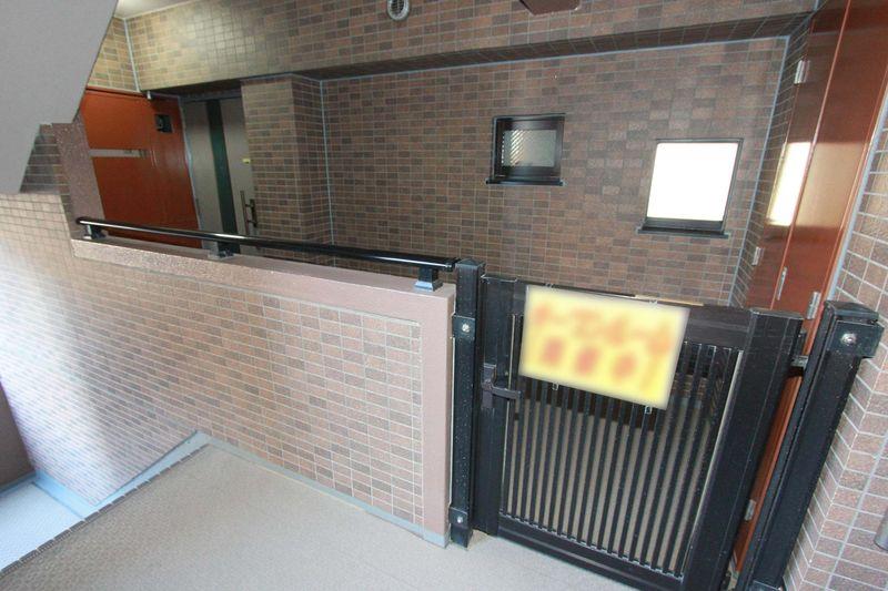 Entrance. Entrance porch