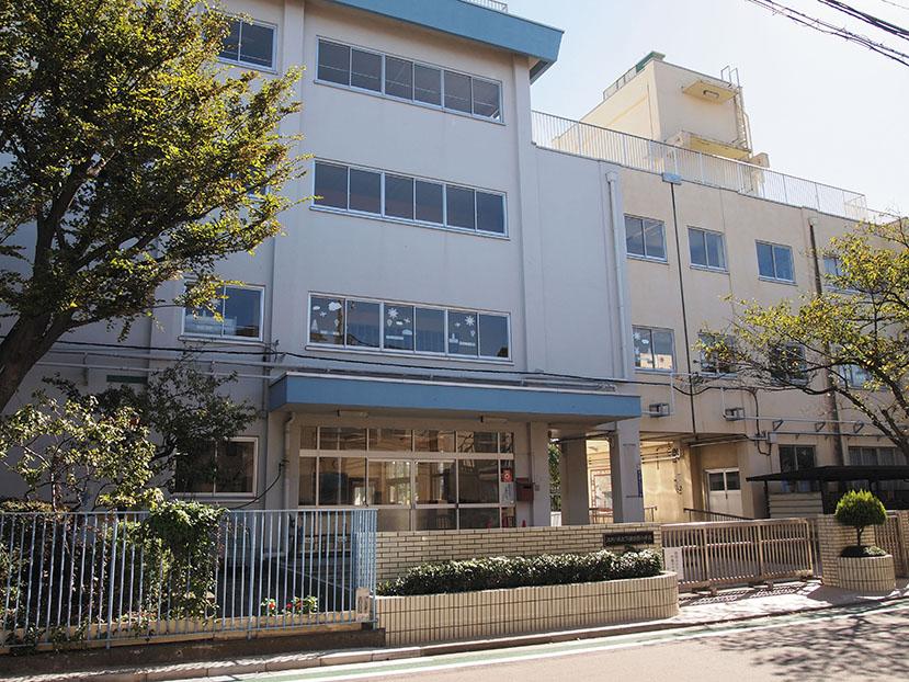 Primary school. Shimokamada Nishi Elementary School 600m to