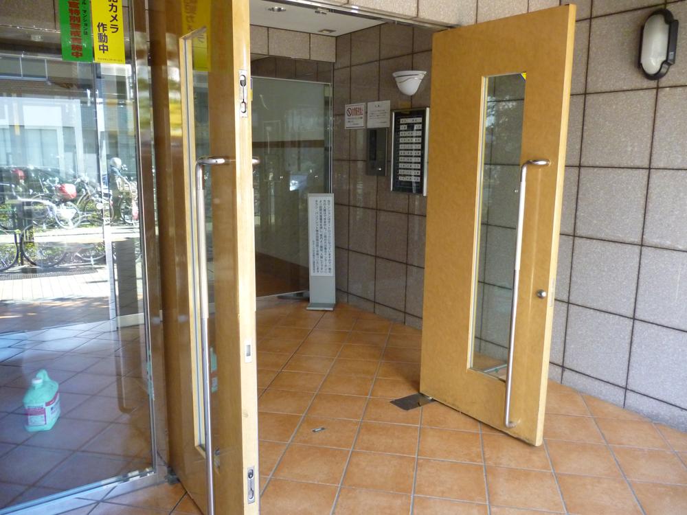 Entrance. Common areas