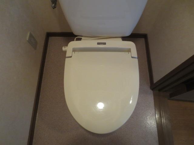 Toilet. Warm Rhett