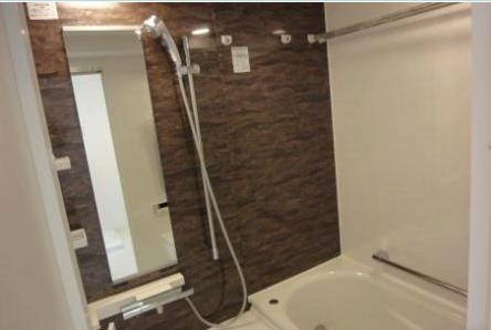 Bathroom. Unit bus with heating drying function