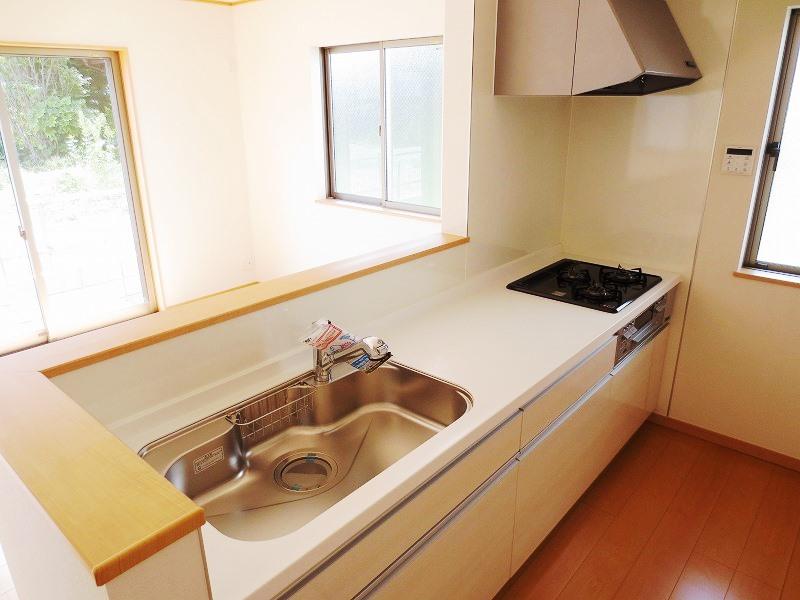 Kitchen. D Building Open-type face-to-face kitchen It is amazing sense of openness.