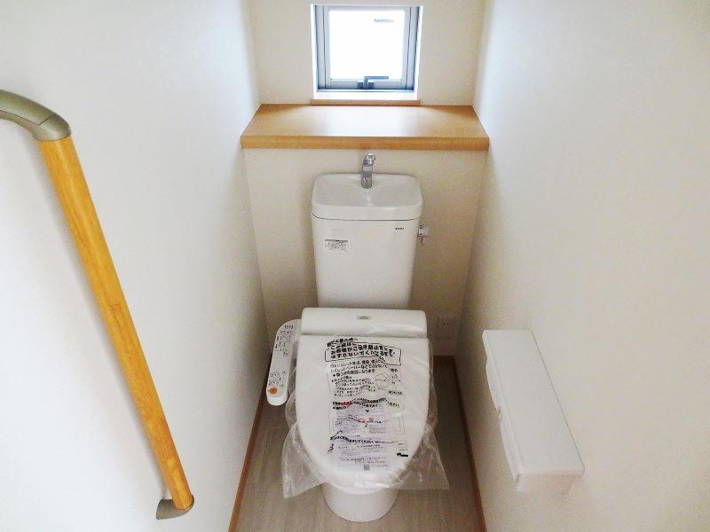 Toilet. D Building toilet Warm water washing toilet seat with shower handrail ・ With window