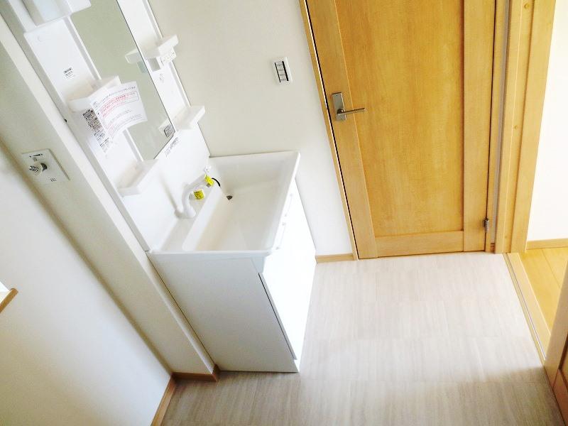 Wash basin, toilet. D Building bathroom For cushion floor It has become a strong specification to water.