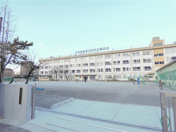 Primary school. Fourth Kasai to elementary school 503m