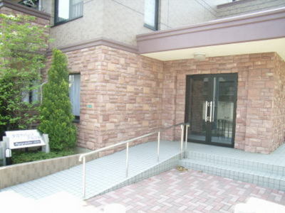 Entrance. Planting certain Entrance