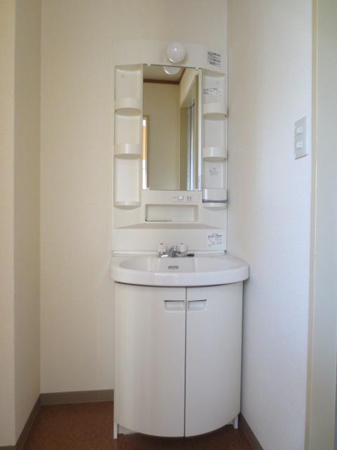 Washroom. Independent wash basin