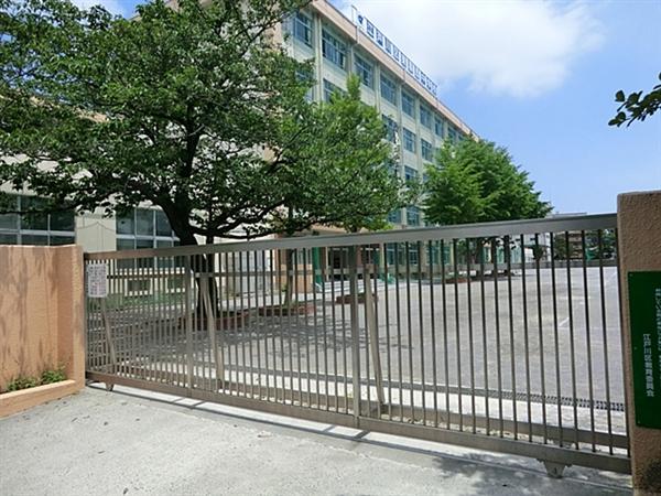 Junior high school. Higashikasai 620m until junior high school