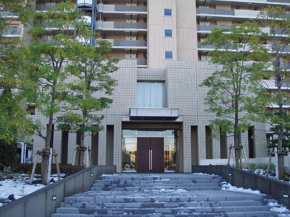 Entrance. Common areas