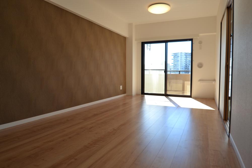 Living. Flooring. Some accent Cross.