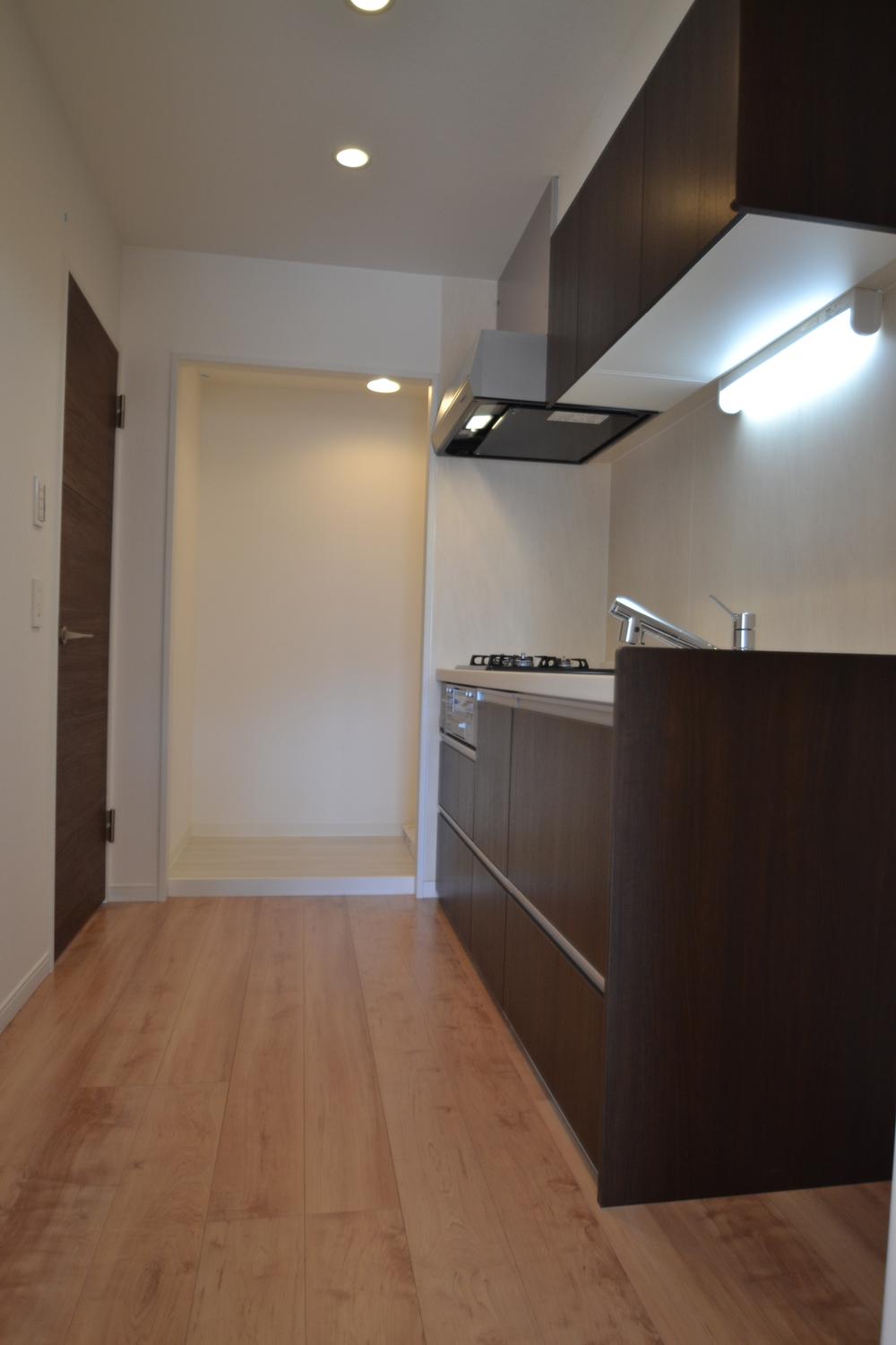 Kitchen. Flooring. 3-burner stove. With water purification machines.