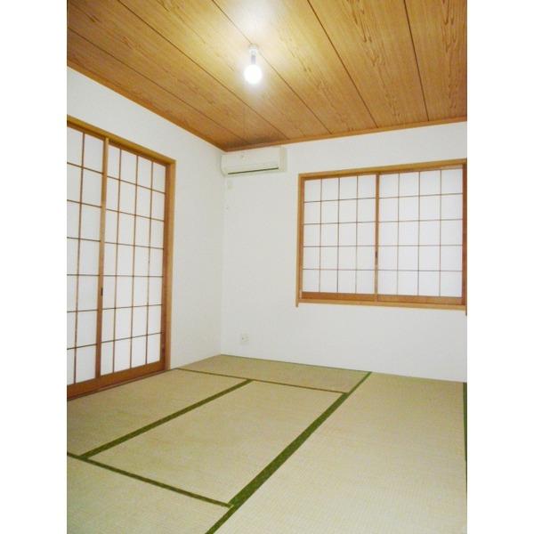 Non-living room. There is also a Japanese-style room