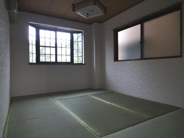 Living and room. I tatami it will settle down after all.