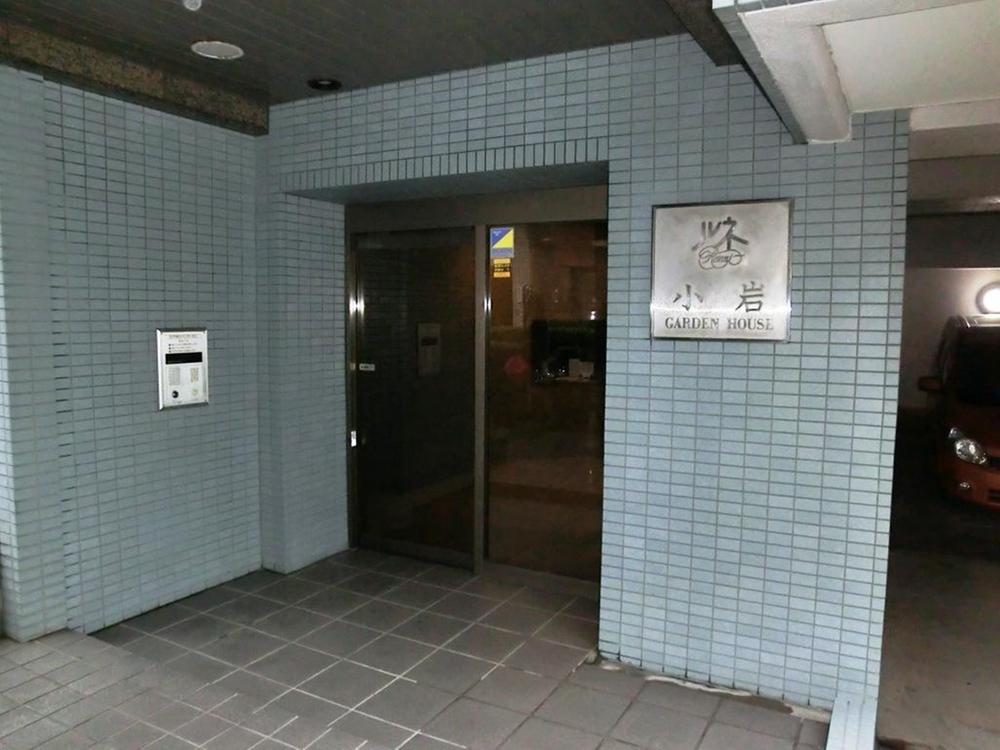 Entrance. With auto lock