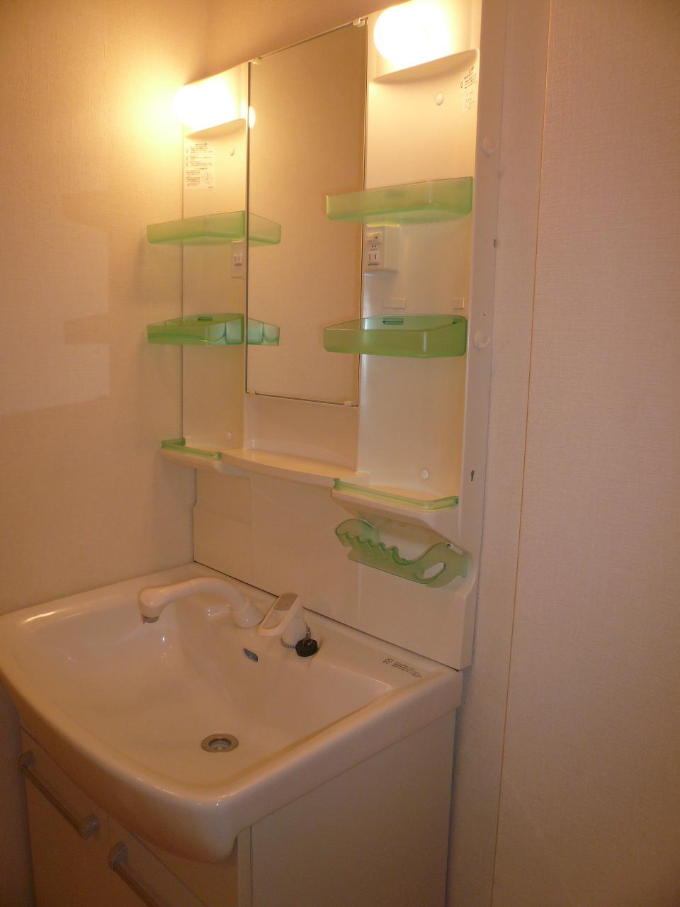 Wash basin, toilet. Indoor (12 May 2013) Shooting