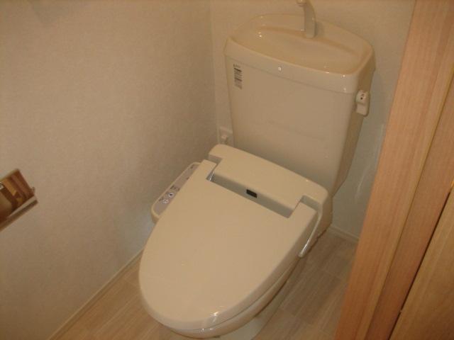 Bath. Bidet