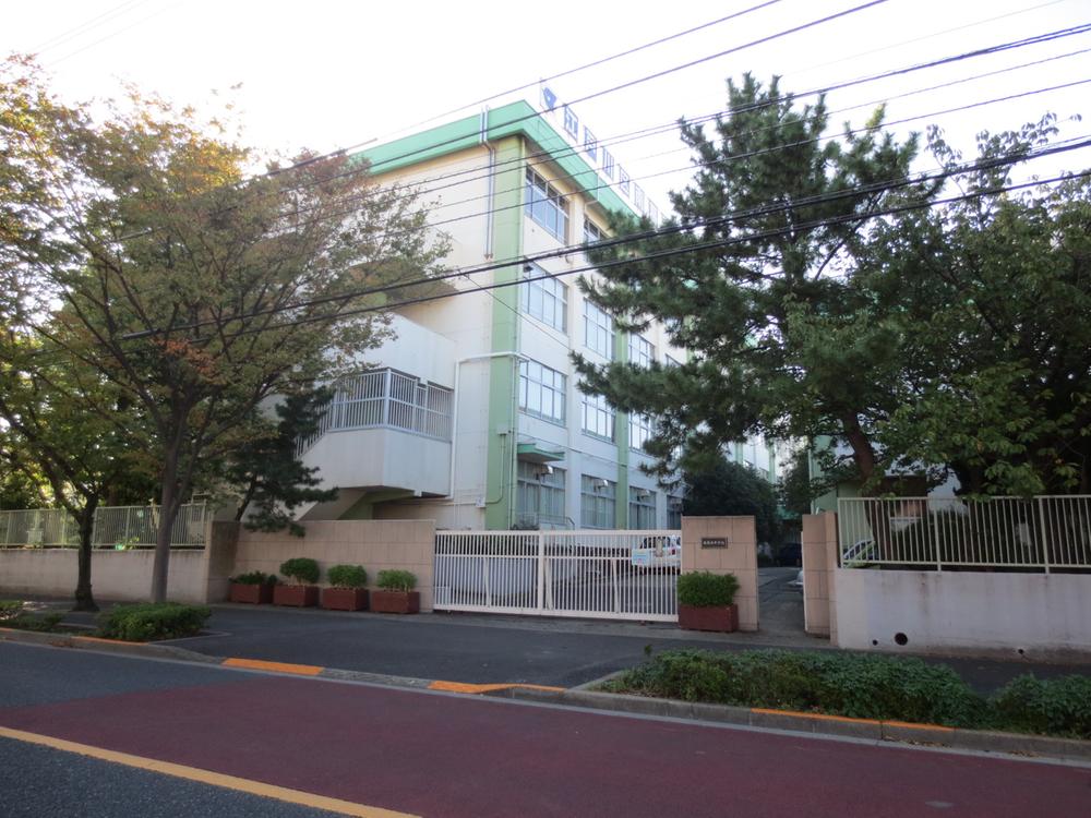 Junior high school. 412m to Edogawa Ward Minamikasai Junior High School