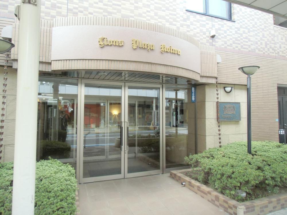 Entrance.  ■ Auto-lock with the entrance of the peace of mind Common areas