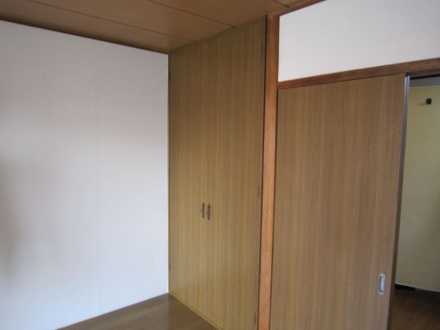 Receipt. The Western-style, There is something available storage.