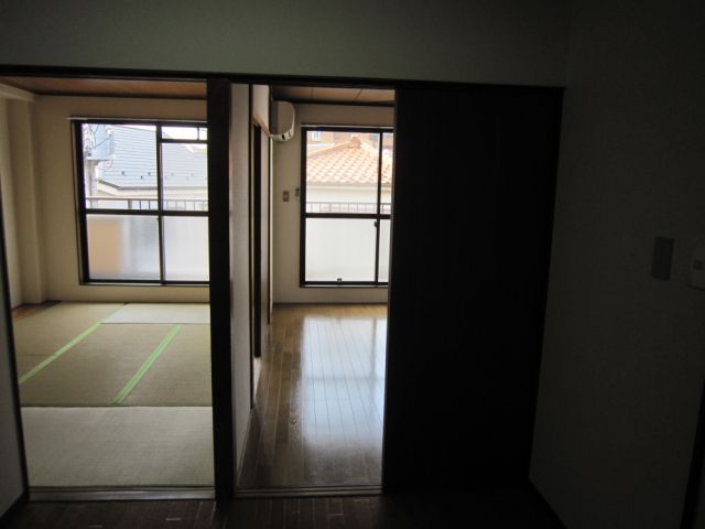 Living and room. Japanese and Western two between, Glad sorting type.