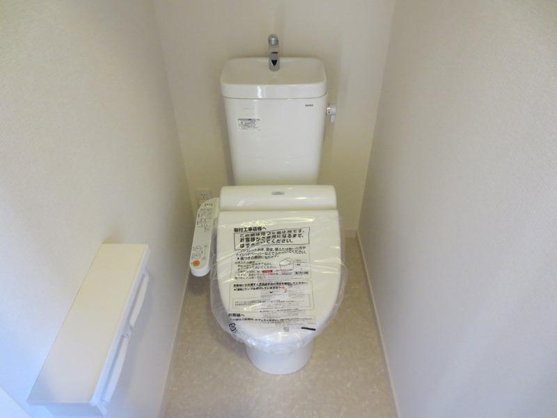 Toilet. Bidet ・ Warm with your toilet You can reduce the ammonia odor because of the cushion floor. 1