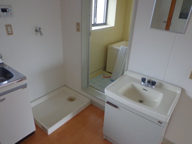 Washroom. Wash