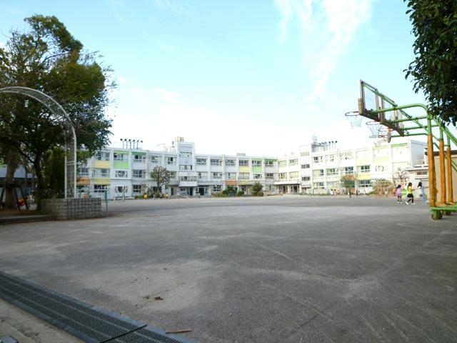 Primary school. 300m to Kamata Elementary School