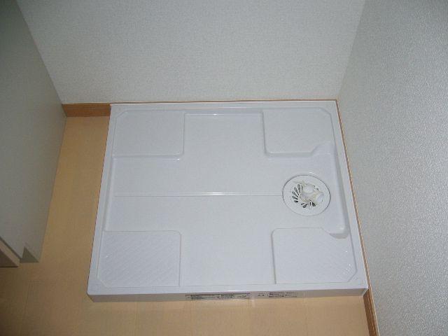 Wash basin, toilet. Washing machine Storage