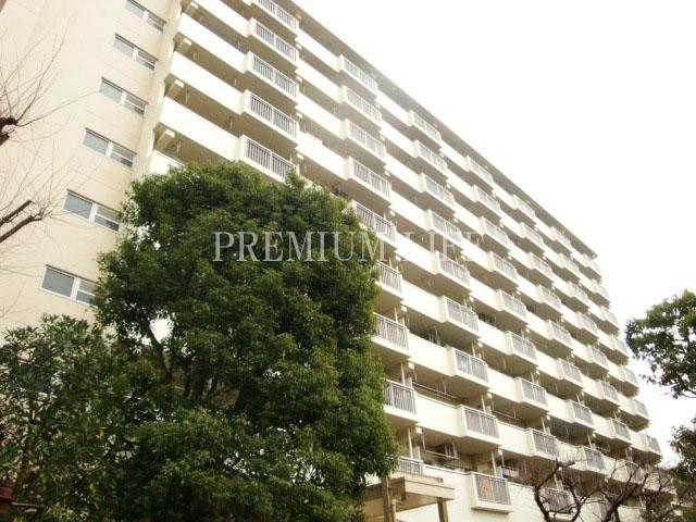 Local appearance photo. Comfortable community there is a shopping center and a post office on site