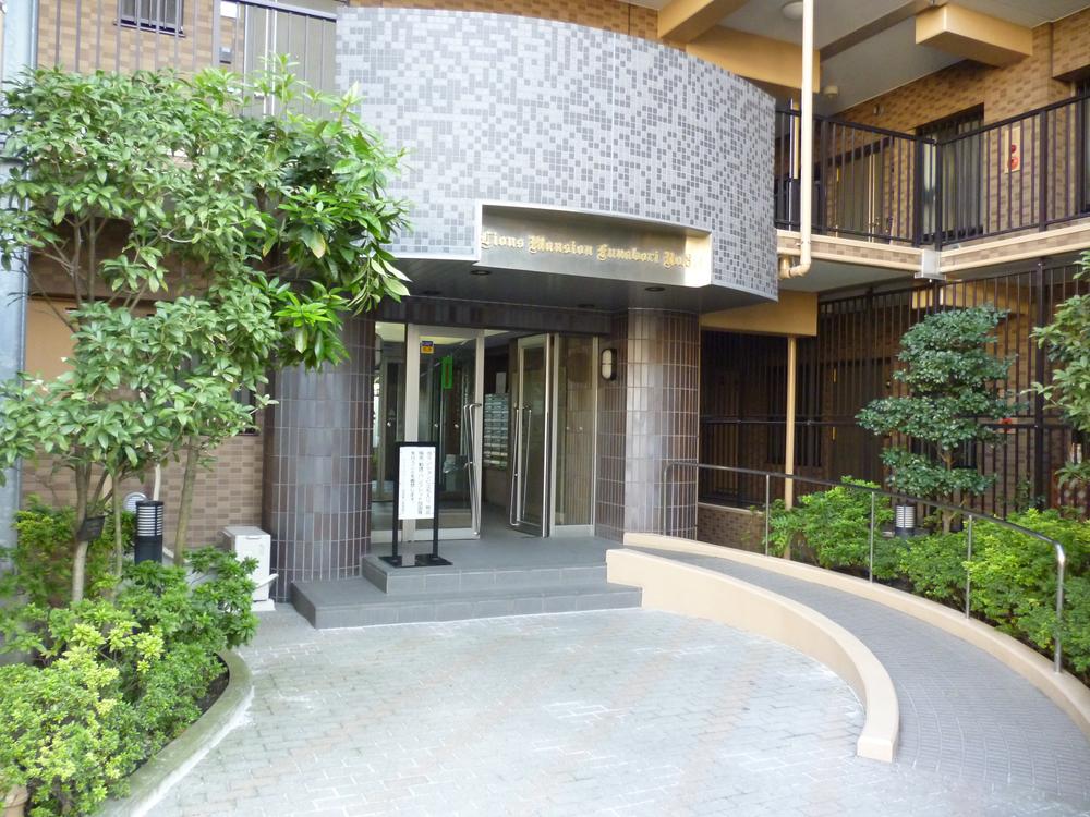 Entrance. Common areas Entrance with slope, This is useful in and out of the wheelchair.