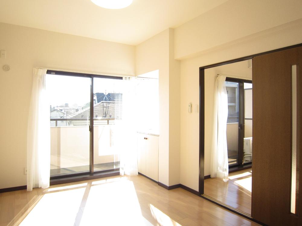 Non-living room. Indoor (11 May 2013) Shooting