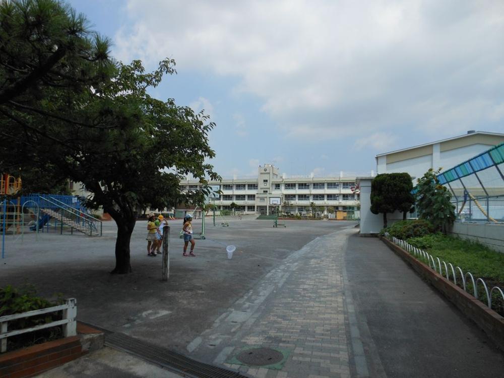 Primary school. 693m to Edogawa Ward Kasai Elementary School