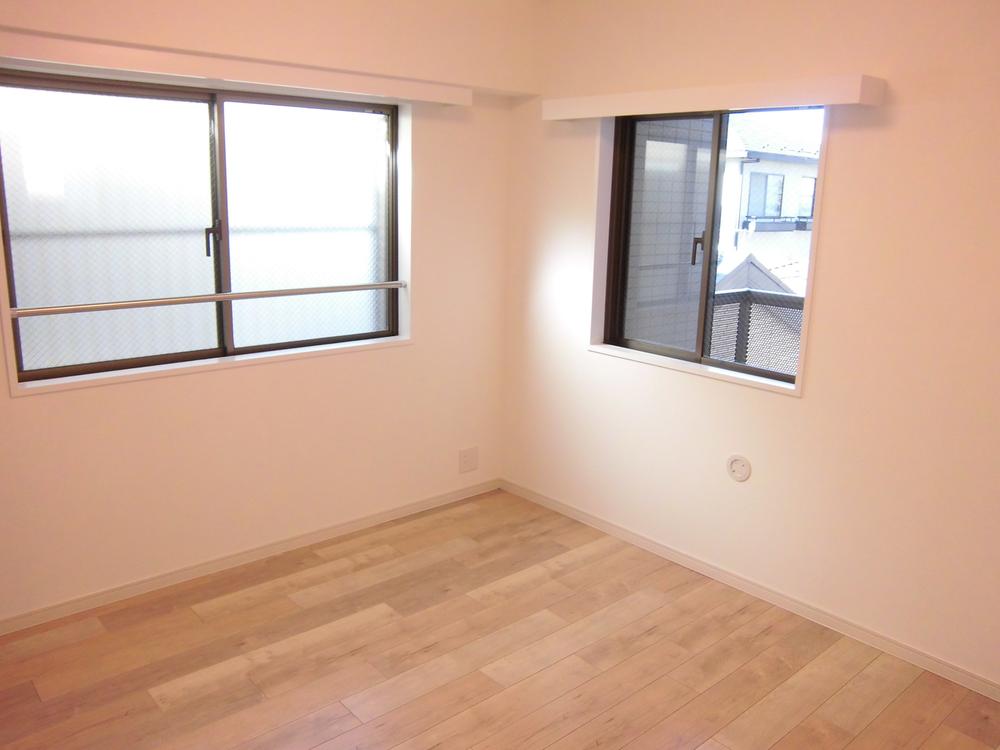 Non-living room. Western is