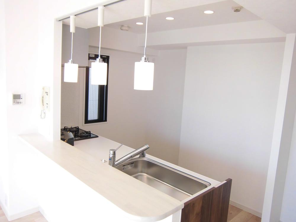 Kitchen. Face-to-face is the kitchen