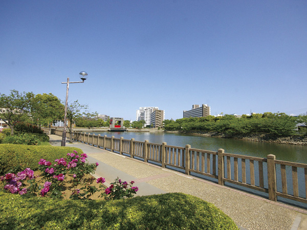 Surrounding environment. The color to enrich the lives comfortable access and enjoy the environment of the nature and convenience, Attractive life stage. (New Sakon River Water Park / About 360m, A 5-minute walk)