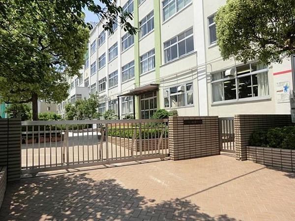Other local.  [Mizue the second junior high school] A 10-minute walk. Elementary school also walk 8 minutes. Your parents is also a distance of peace of mind. 