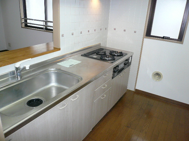 Kitchen. Happy face-to-face kitchen ☆