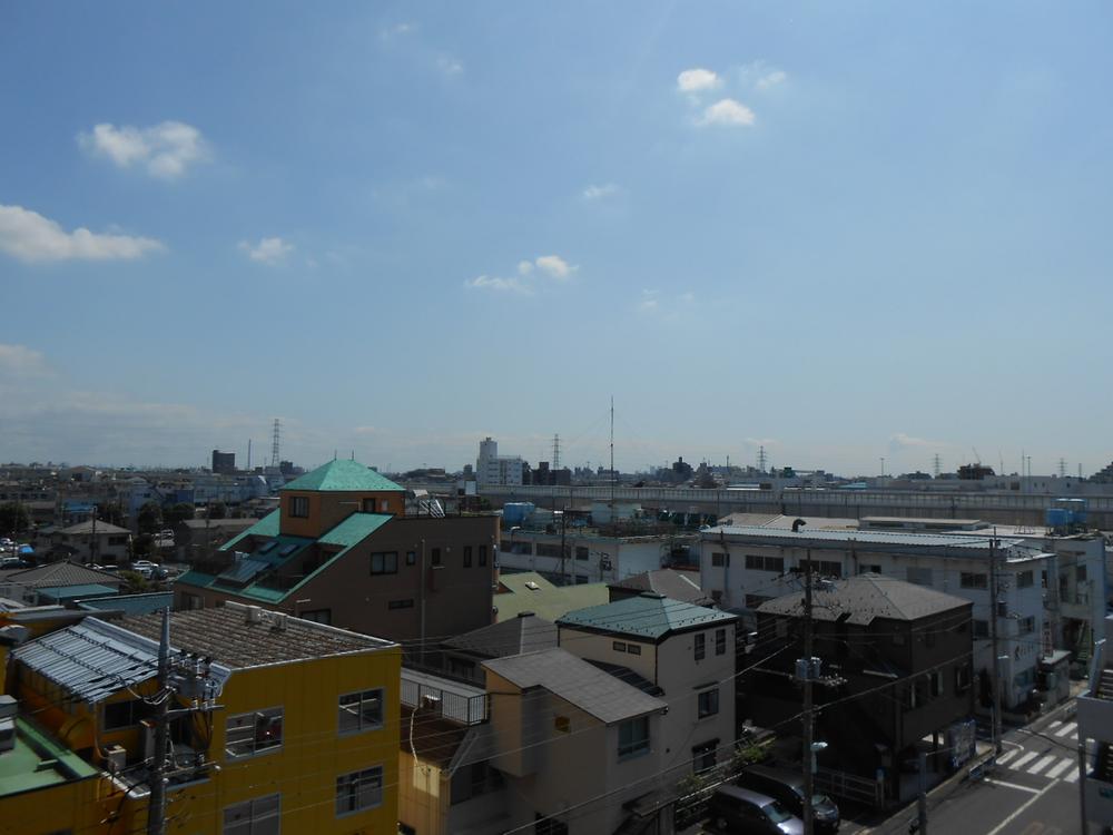 View photos from the dwelling unit. View from the site (December 2013) Shooting