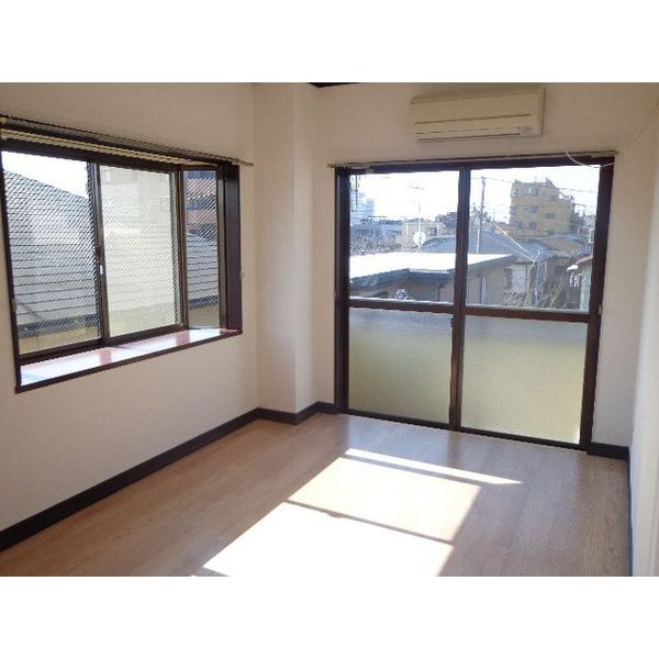 Living and room. ※ Photo another compartment