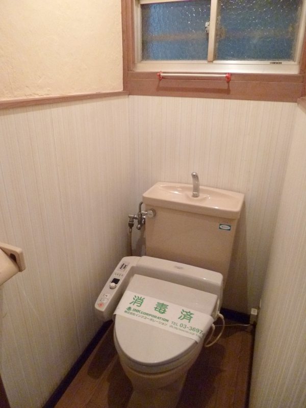 Toilet. Bidet