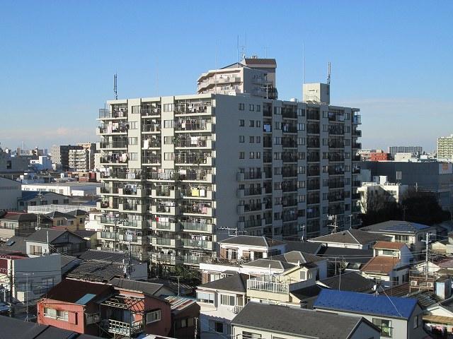 Local appearance photo. Local (12 May 2013) Shooting It is a large apartment of the total number of units 137 units
