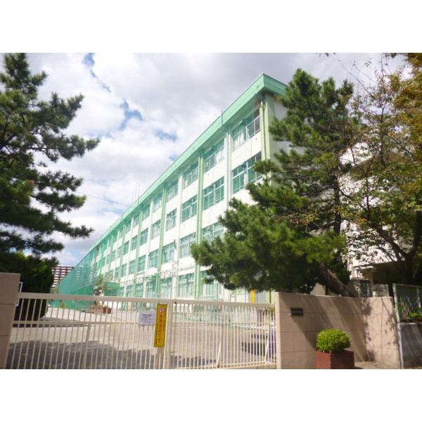Junior high school. 320m Minamikasai junior high school until the Edogawa Ward Minamikasai Junior High School
