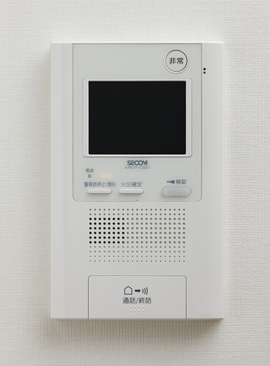 Security.  [Hands-free intercom with color monitor] Adopt the intercom with color monitor that can check the entrance of visitors in the voice and screen. It increases the sense of security of life even more. (Same specifications)