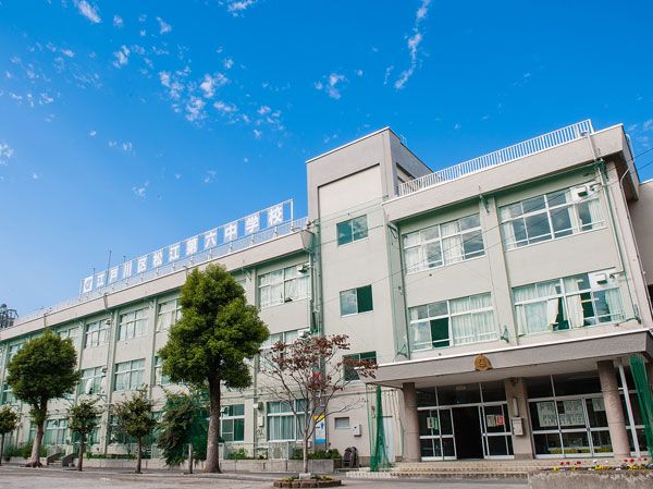 Surrounding environment. Municipal Matsue sixth junior high school (a 10-minute walk / About 760m)