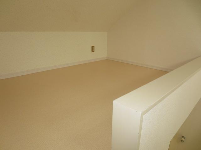 Other room space. loft