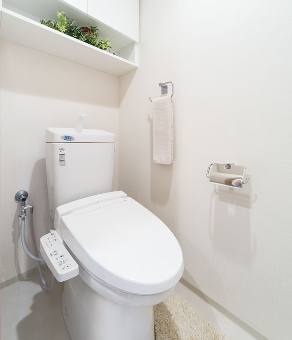 Toilet.  [toilet] Hard antifouling that scratches and dirt on the toilet ・ Adopted antibacterial sanitary ware. Also, It adopted a "super water-saving toilet ECO5", Specification is kind to households to the environment.  ※ A type is available with ECO6.