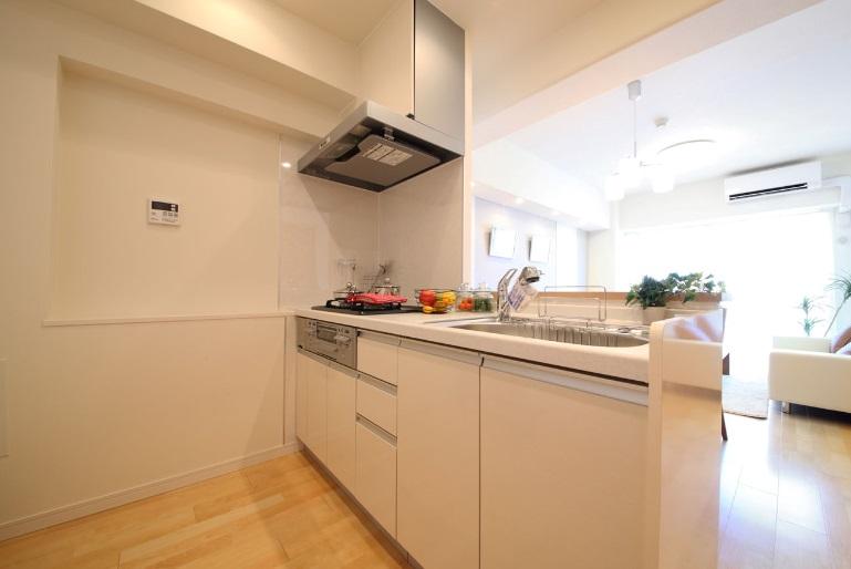 Kitchen. Kitchen ● increases the time of interaction with family in the face-to-face system Kitchen