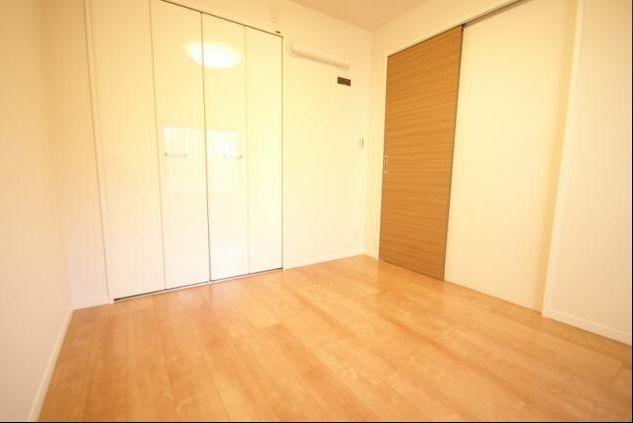 Living. ~ New interior renovation completed ~  Large-scale apartment of the total number of units 510 units.  Quake-resistance standards fit Mansion.  Pet breeding Allowed (bylaws Yes)