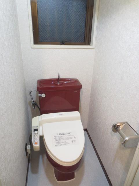 Toilet. Bidet