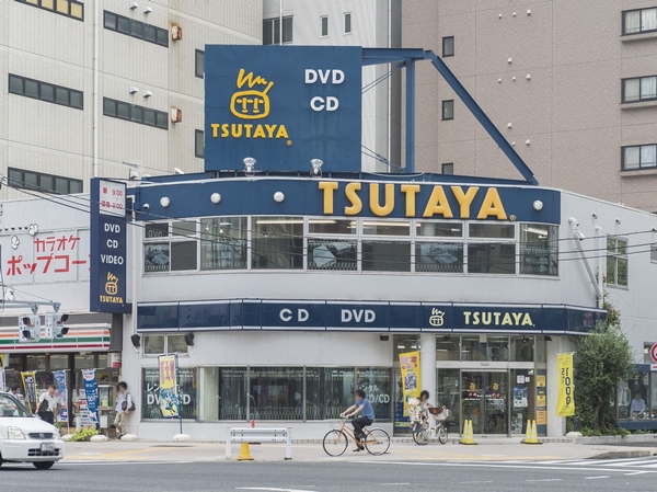 TSUTAYA Kasai store (about 250m / 4-minute walk). The laid-back movie of the day off.